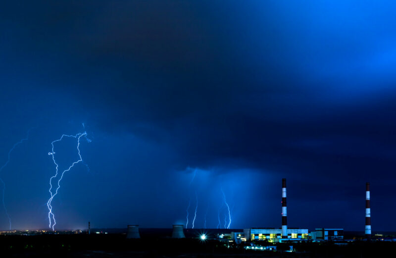 Thunder under rain gear top